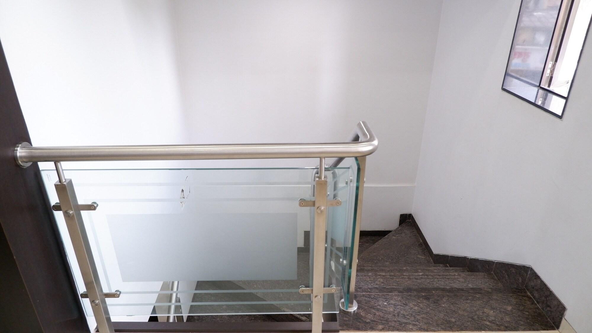 Varios Hotel Briteway