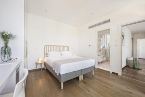 Alquiler Vacacional - Eros Cyprus: Sea Front Luxury Villa with option to add catering and services