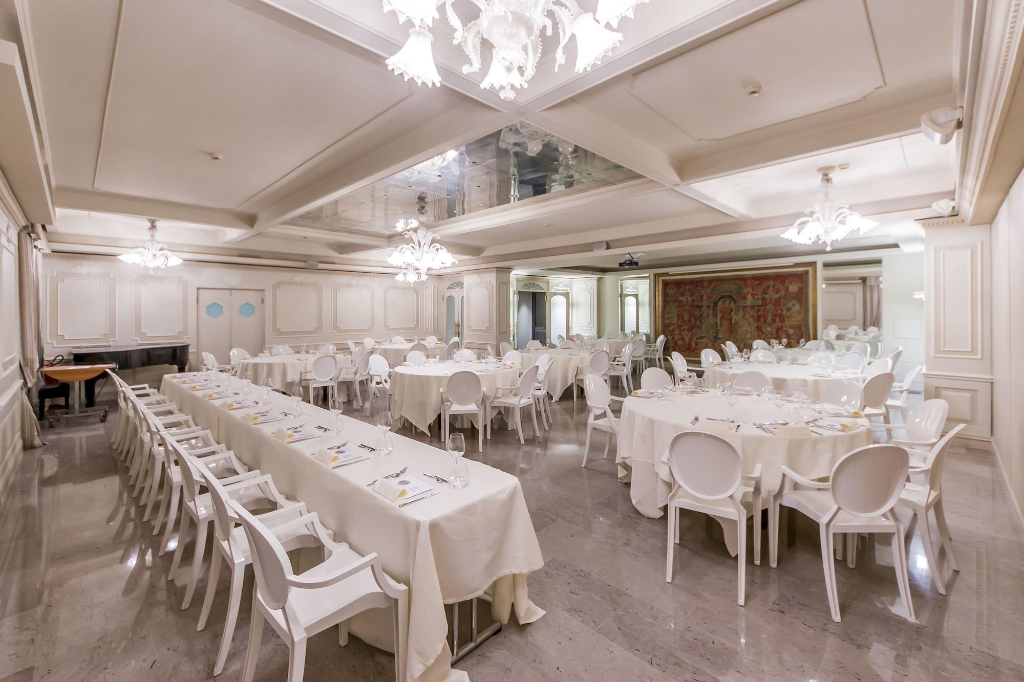 Salón de Baile Hotel Alli Due Buoi Rossi