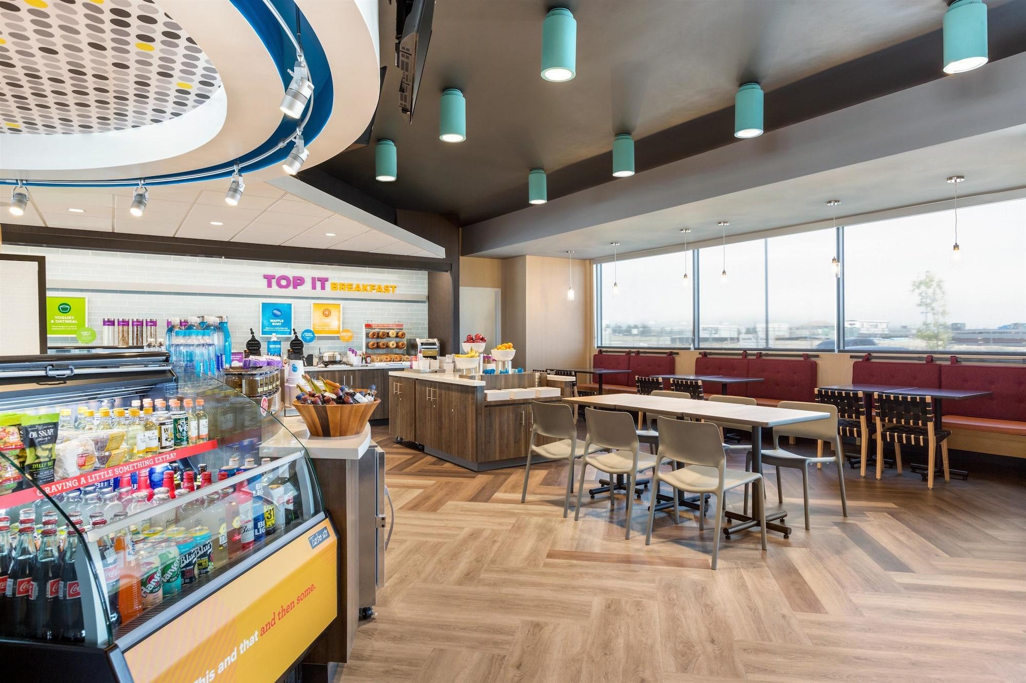 Vista Lobby Tru by Hilton Wichita Northeast