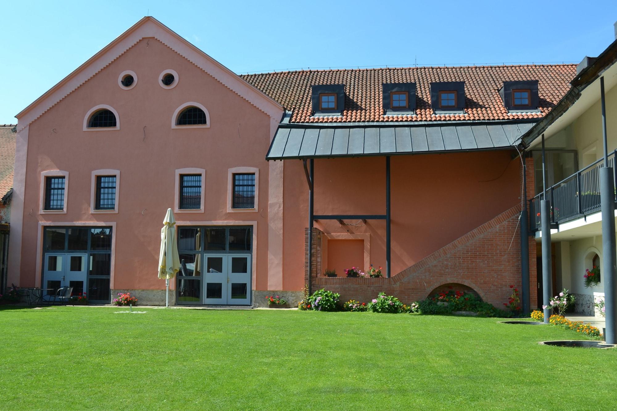 Varios Hotel Antoň