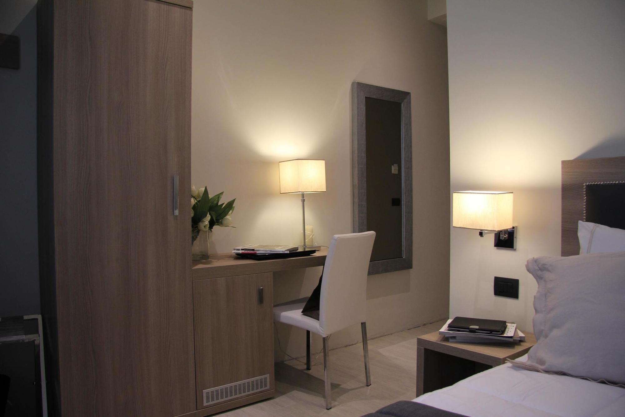 Vista Exterior Hotel Zara Milano