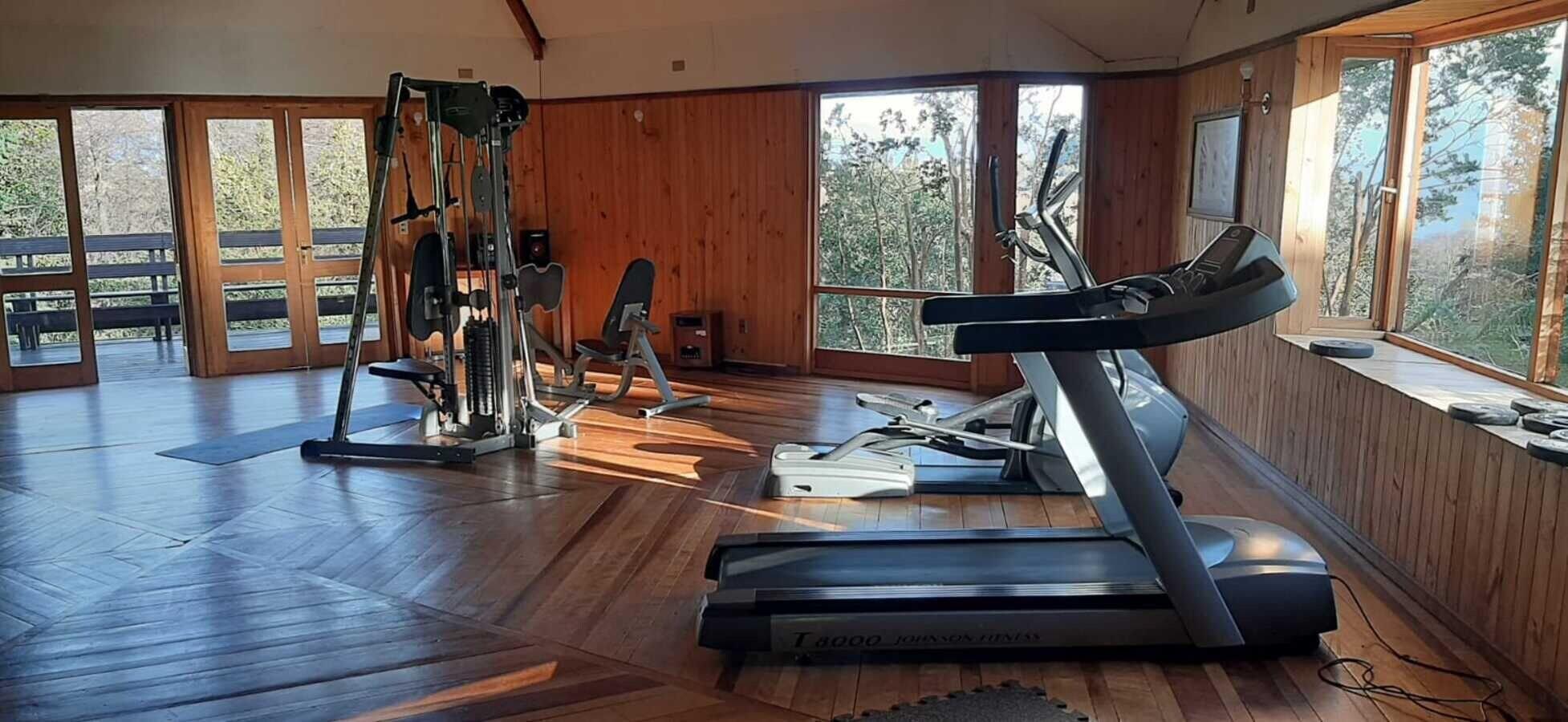Gimnasio Hotel y Cabañas Lago Ranco - Caja Los Andes