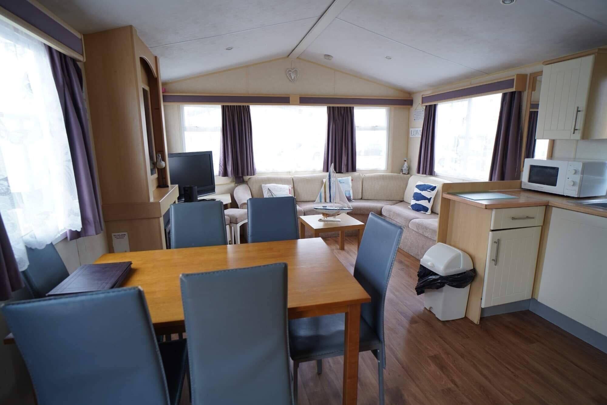 Restaurant Pets Stay Free 3 Bedroom Caravan at Heacham Beach