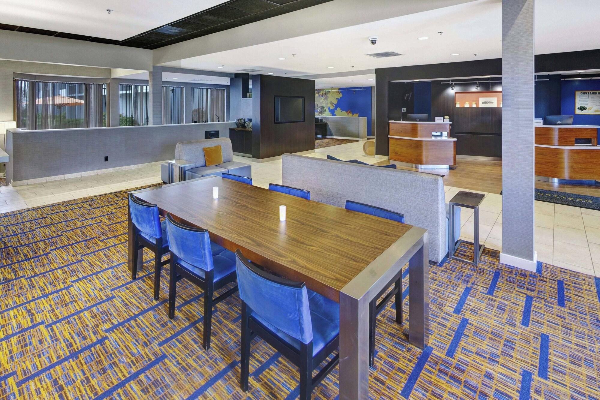 Vista Lobby Courtyard by Marriott Chicago Glenview/Northbrook