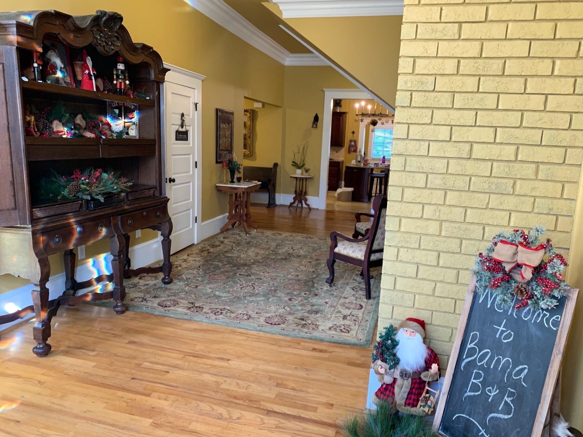 Vista Lobby Bama Bed & Breakfast Campus