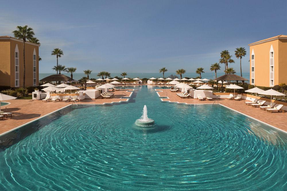 Vista Piscina Palacio de Sancti Petri, a Gran Meliá - The Leading Hotels of the World