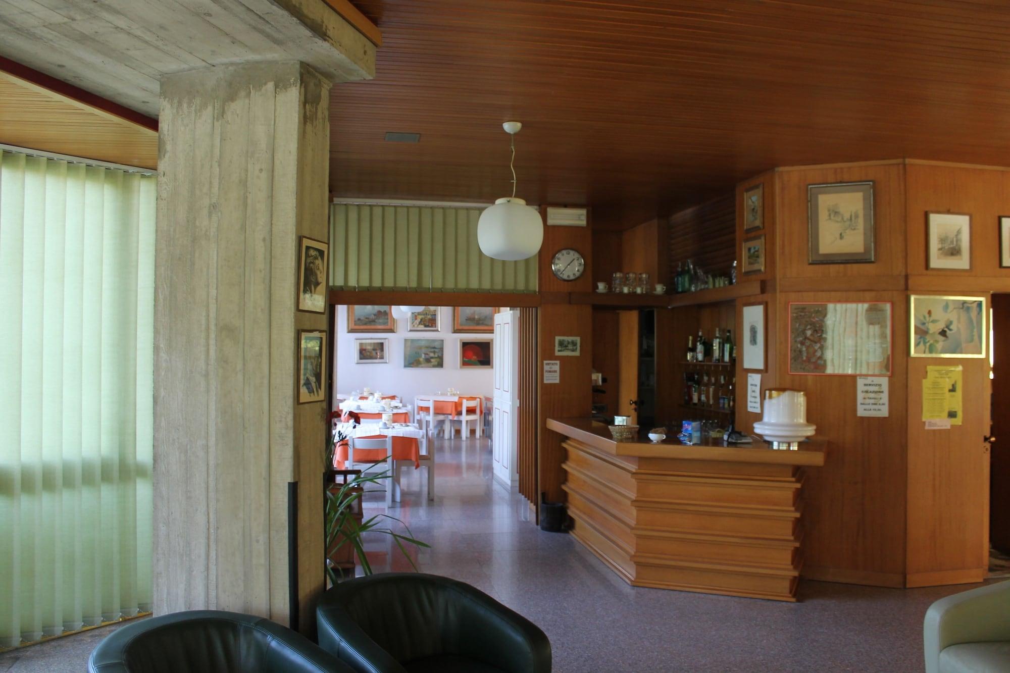 Bar/Salón Hotel Brasilia