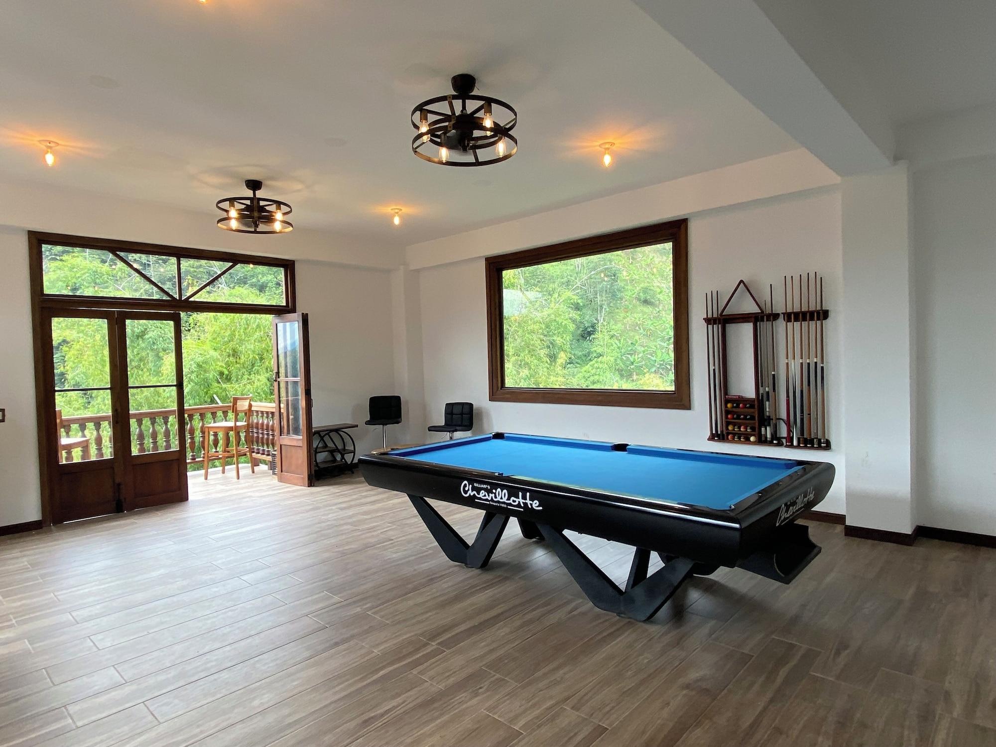 Instalaciones Recreativas Casa Colonial Maria Elena