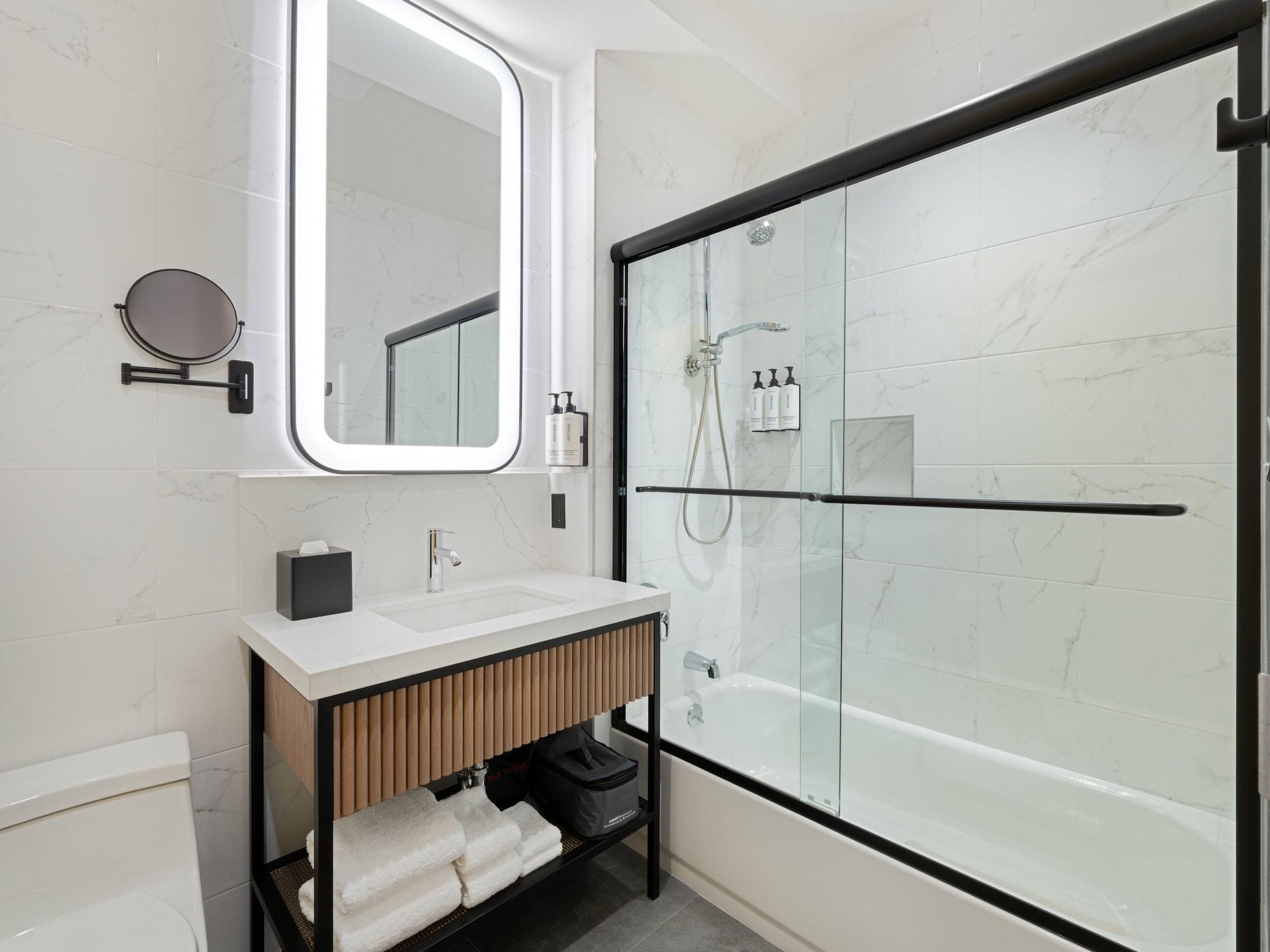 Equipamiento de Habitación voco Astoria by IHG