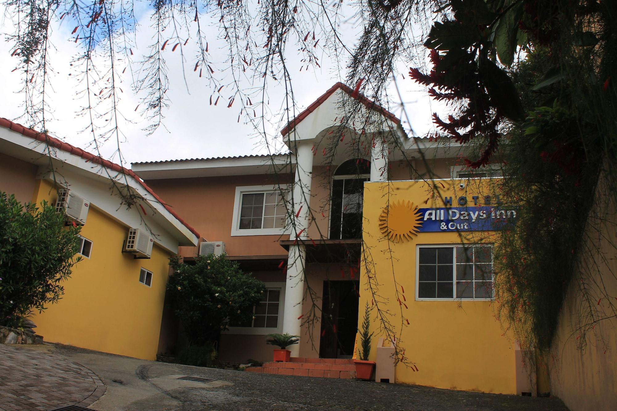 Vista Exterior All Days Inn and Out