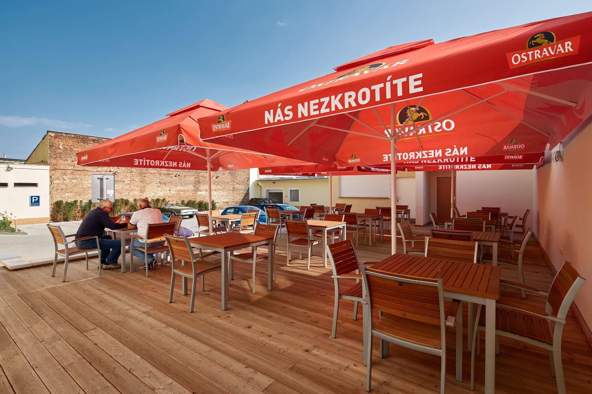 Varios Hotel Nikolas