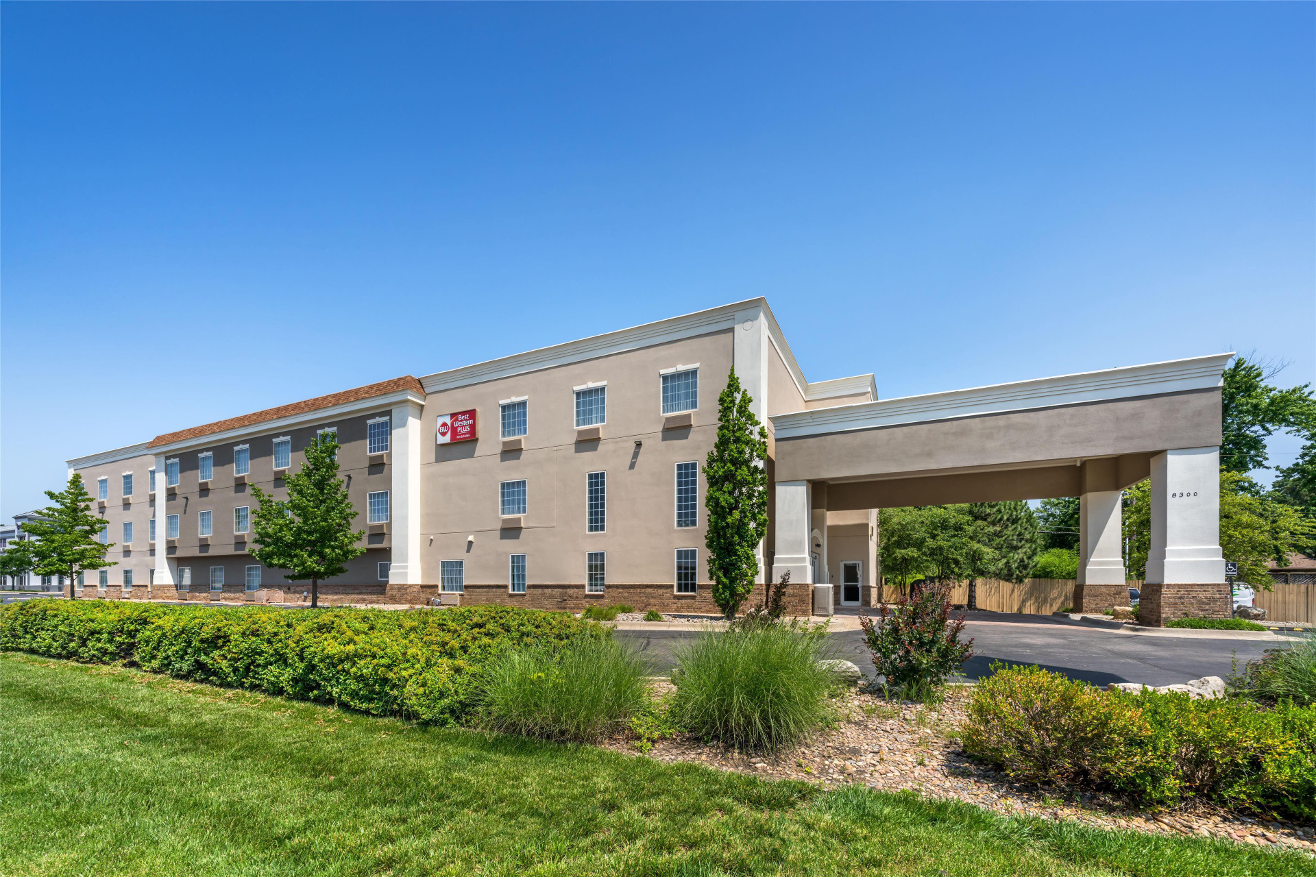 Vista Exterior Best Western Plus Eastgate Inn & Suites