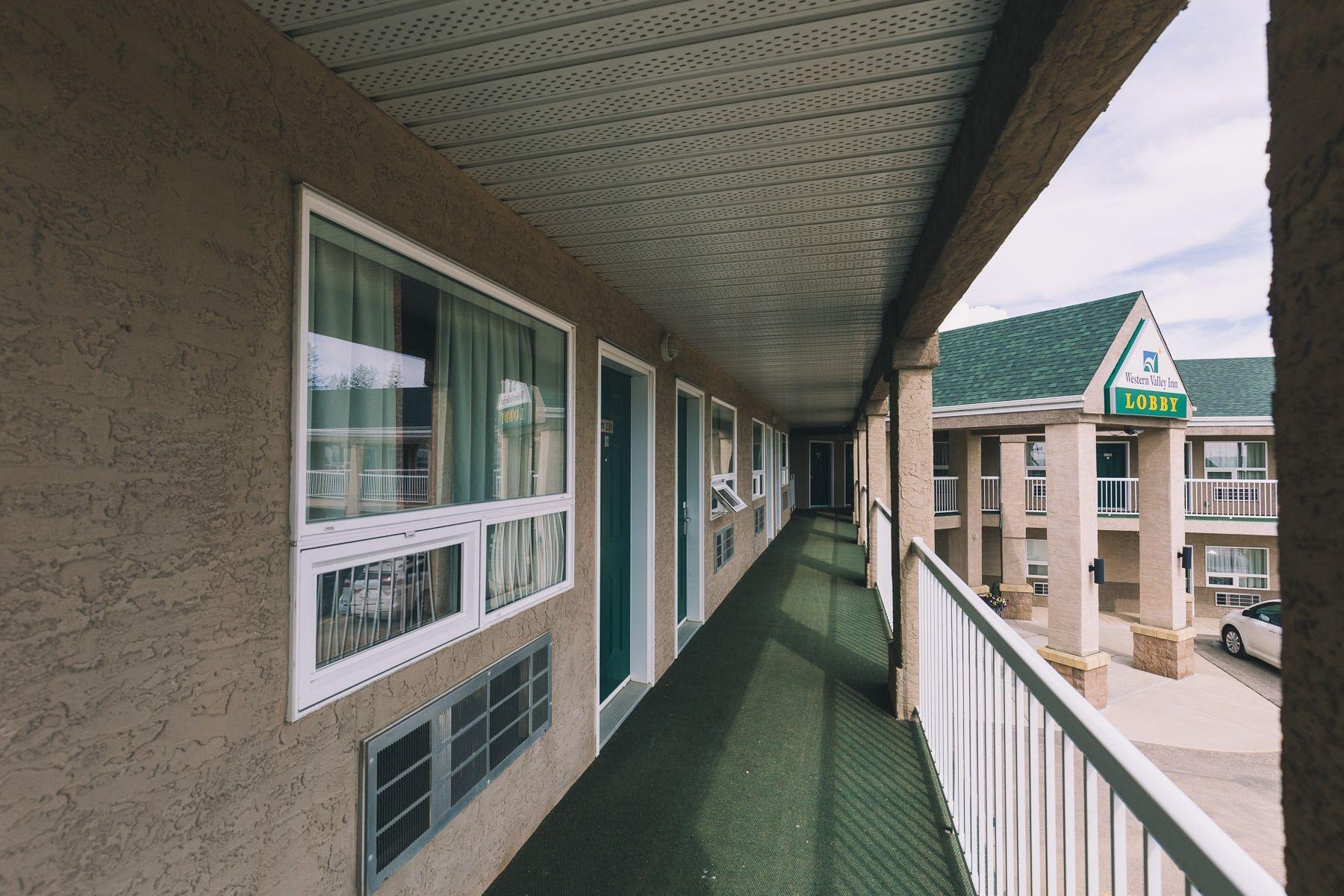 Varios Western Valley Inn