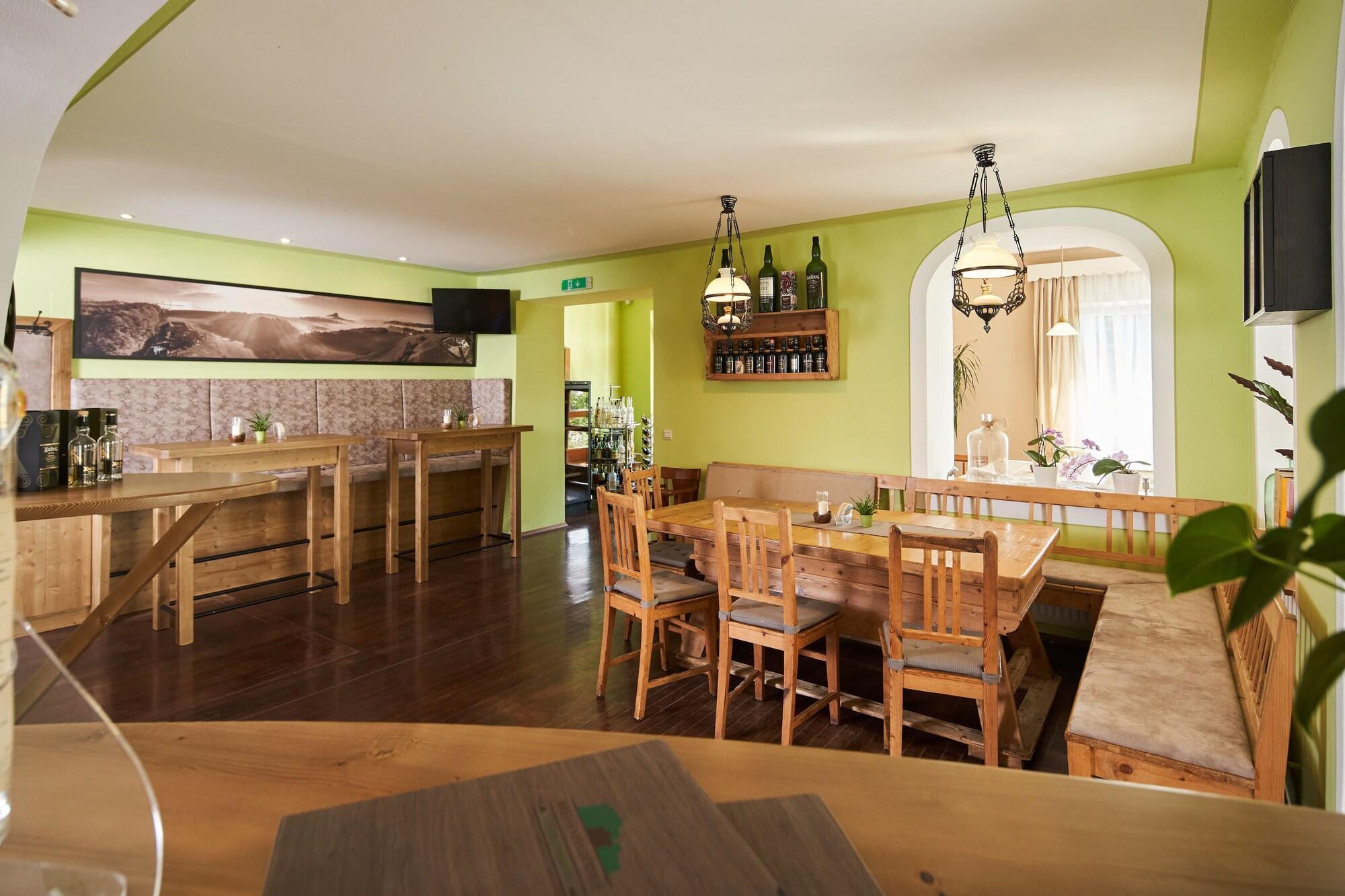 Bar/Salón Breitenfelderhof zur Riegersburg