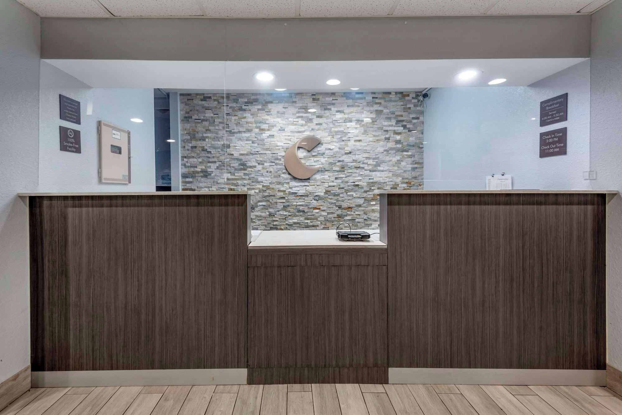 Vista Lobby Comfort Inn & Suites Liverpool - Syracuse