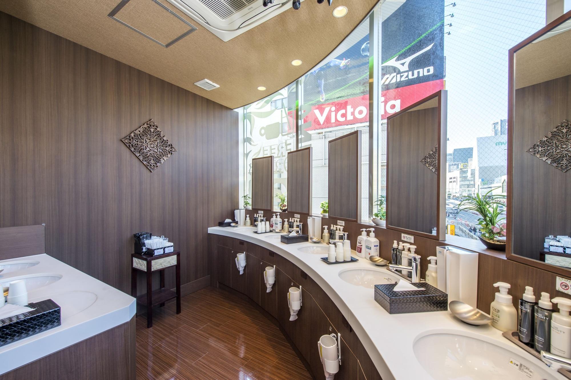 Vista Exterior Anshin Oyado Shinjuku - Caters to Men