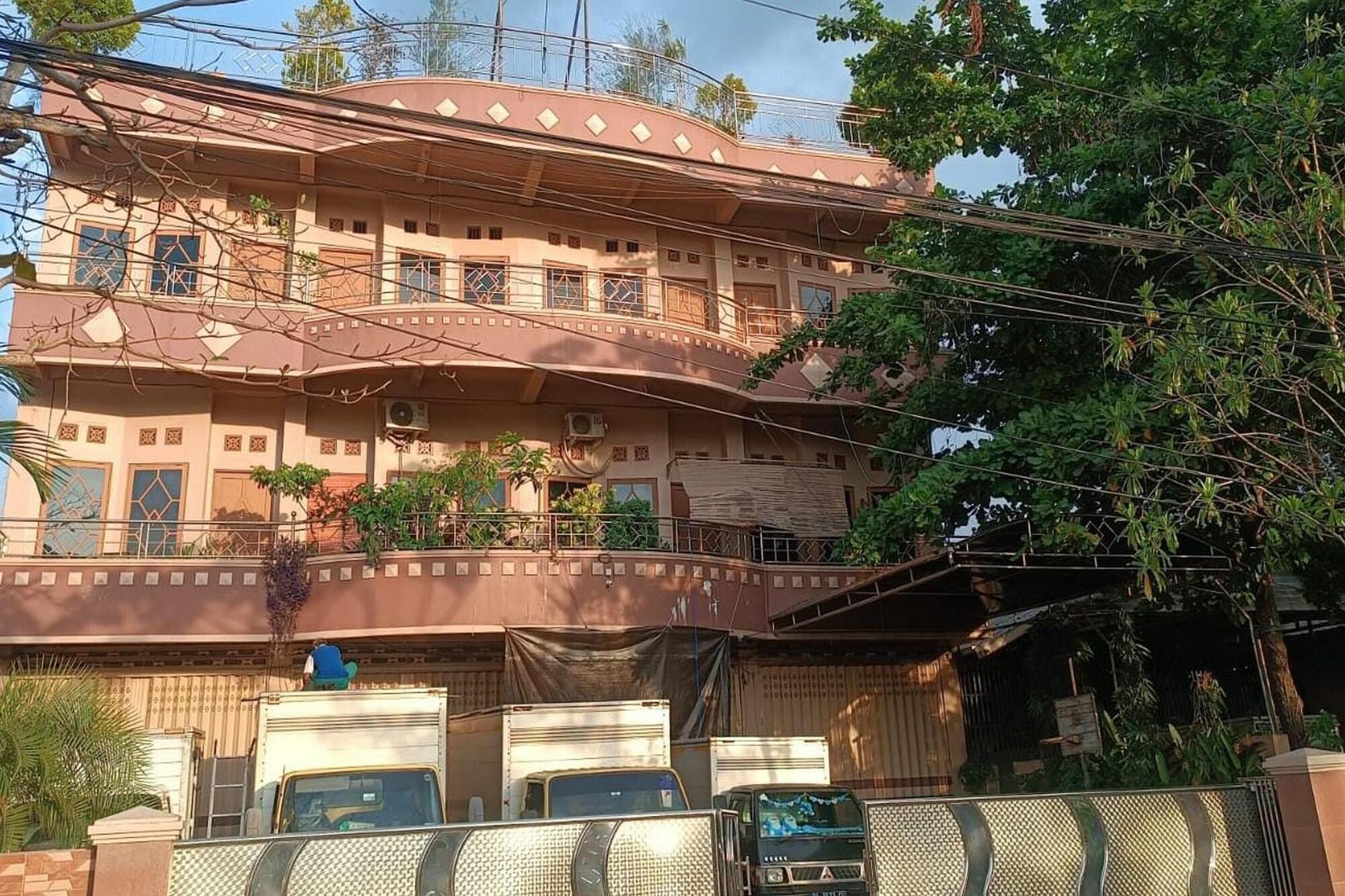 Vista Exterior OYO 93753 Rafira Losmen NearYani Heahlerr