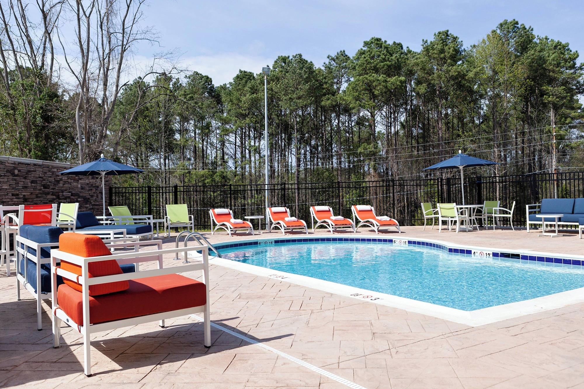 Vista Piscina Fairfield Inn & Suites by Marriott Rockingham