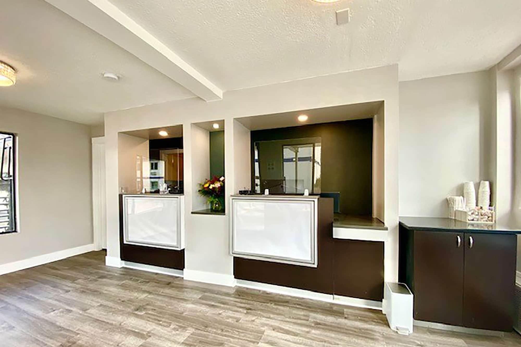Vista Lobby Travelodge Inn & Suites by Wyndham Missoula University Park