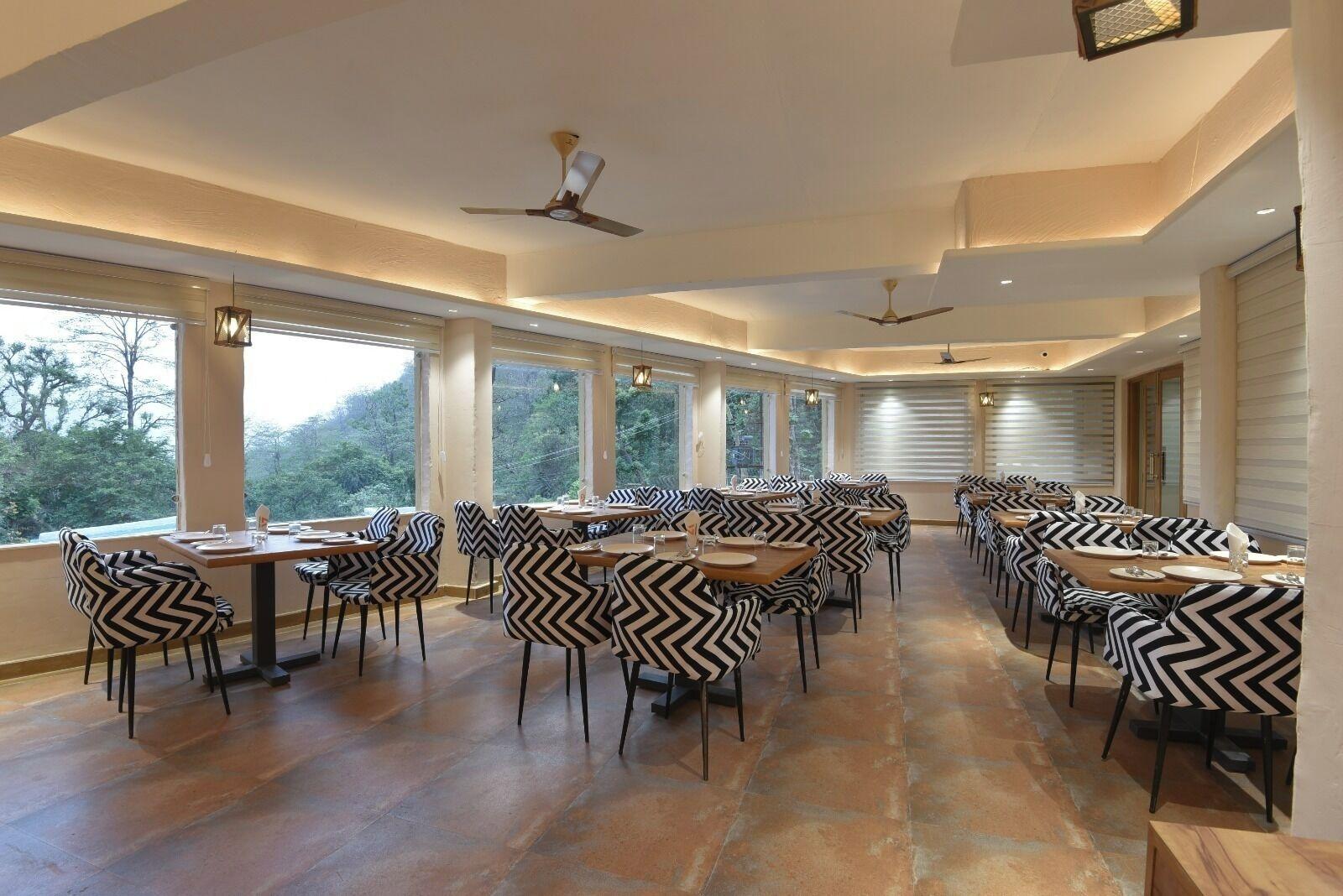 Restaurant Ekawa Ganga by Lawrence Hotels