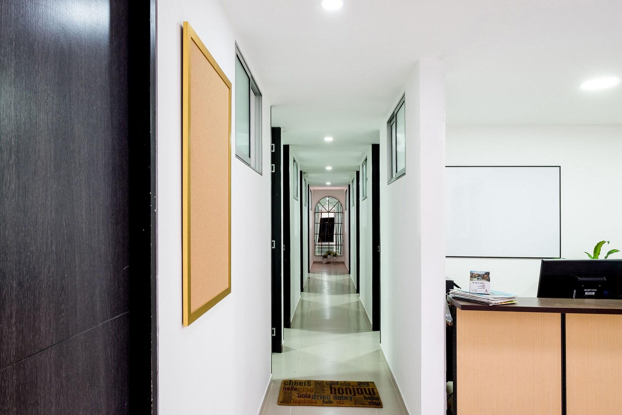 Varios Backpacker Hostel