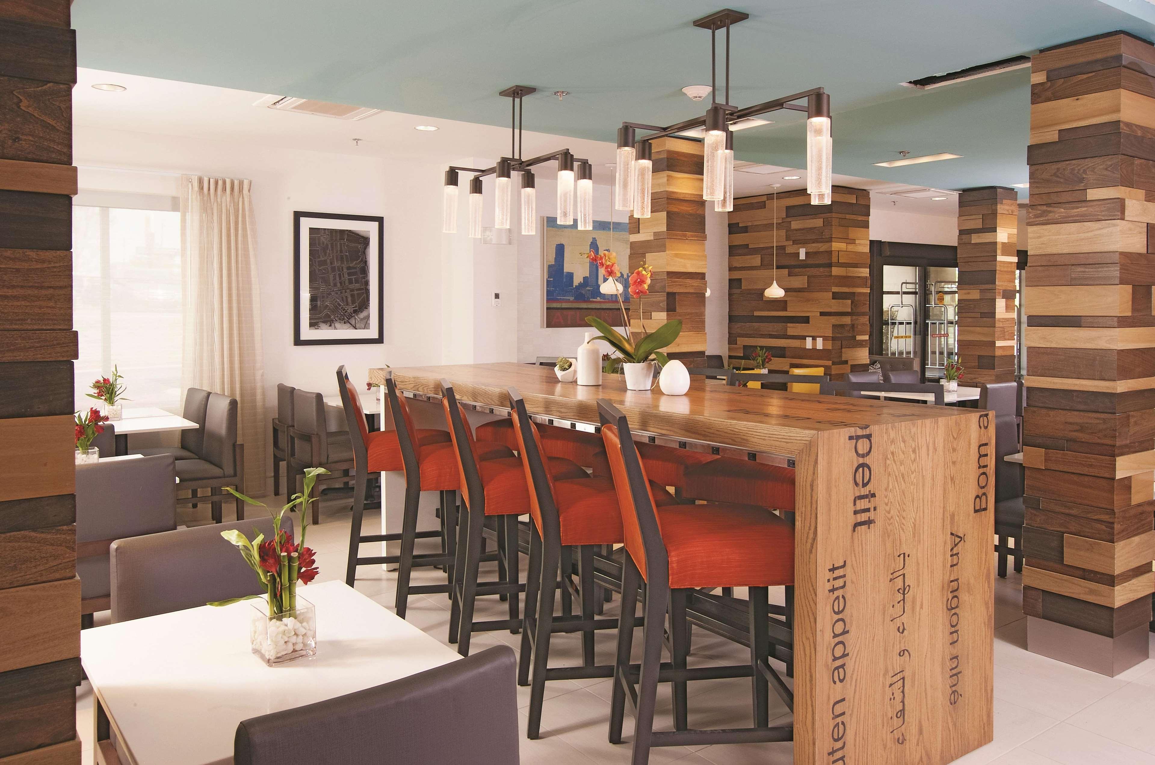 Restaurant La Quinta Inn & Suites by Wyndham Atlanta Airport North