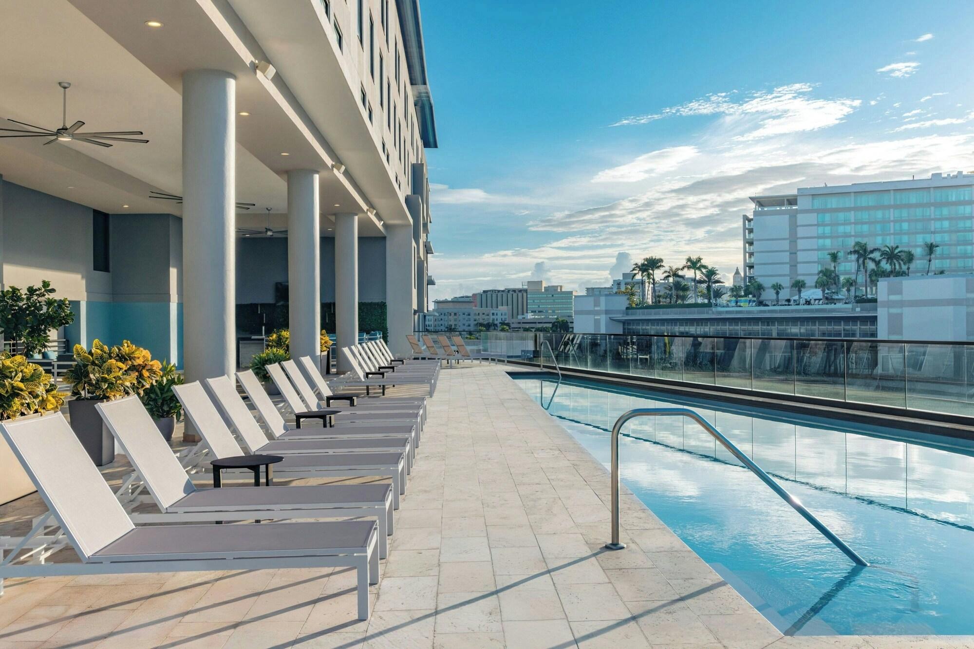 Vista Piscina Aloft by Marriott San Juan