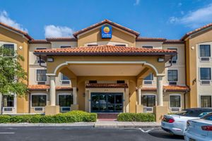 Alojamiento - Comfort Inn & Suites Northeast - Gateway