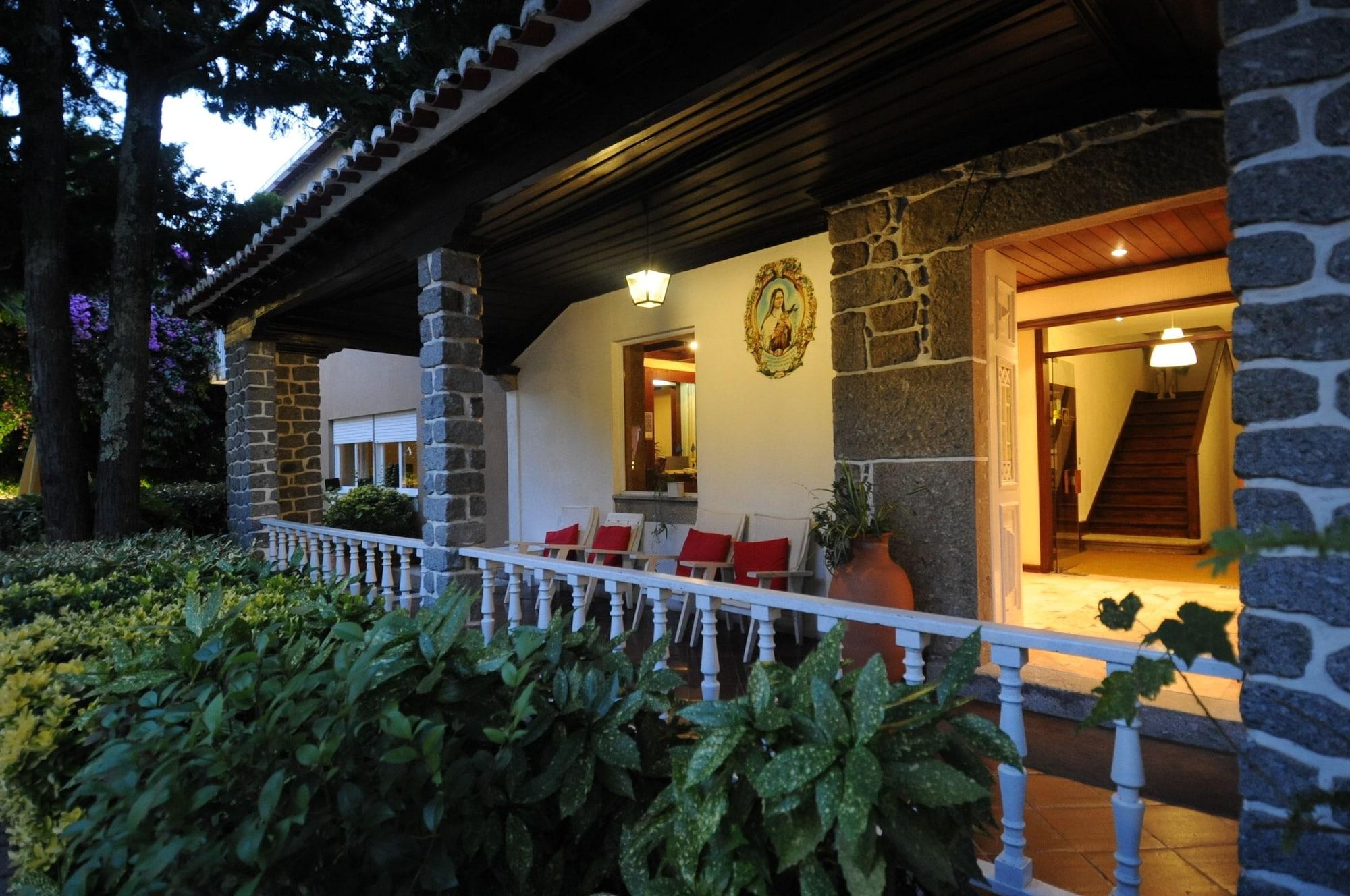 Vista Exterior Corredoura Garden Alojamento