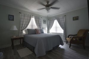 Alquiler Vacacional - Charming 1920 Tudor-style house, great location!