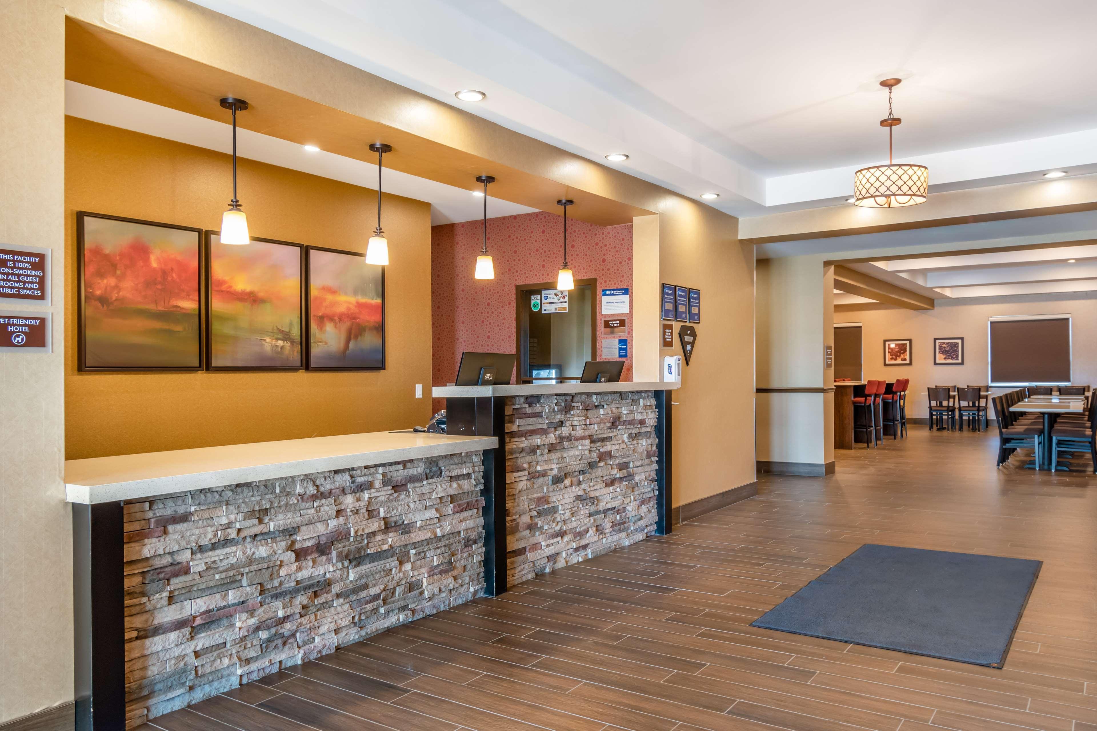 Vista Lobby Best Western Plus Kindersley Hotel