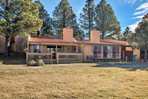 Alquiler Vacacional - Condo on Golf Course: 2 Mi to Grindstone Lake!