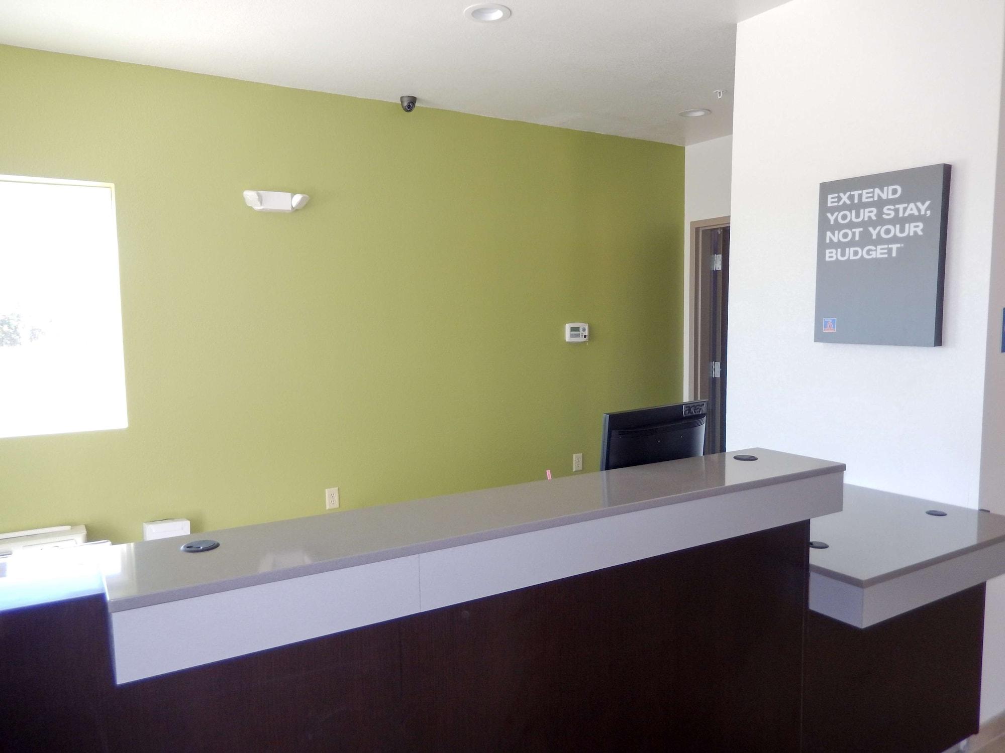 Vista Lobby Studio 6 Yukon, OK