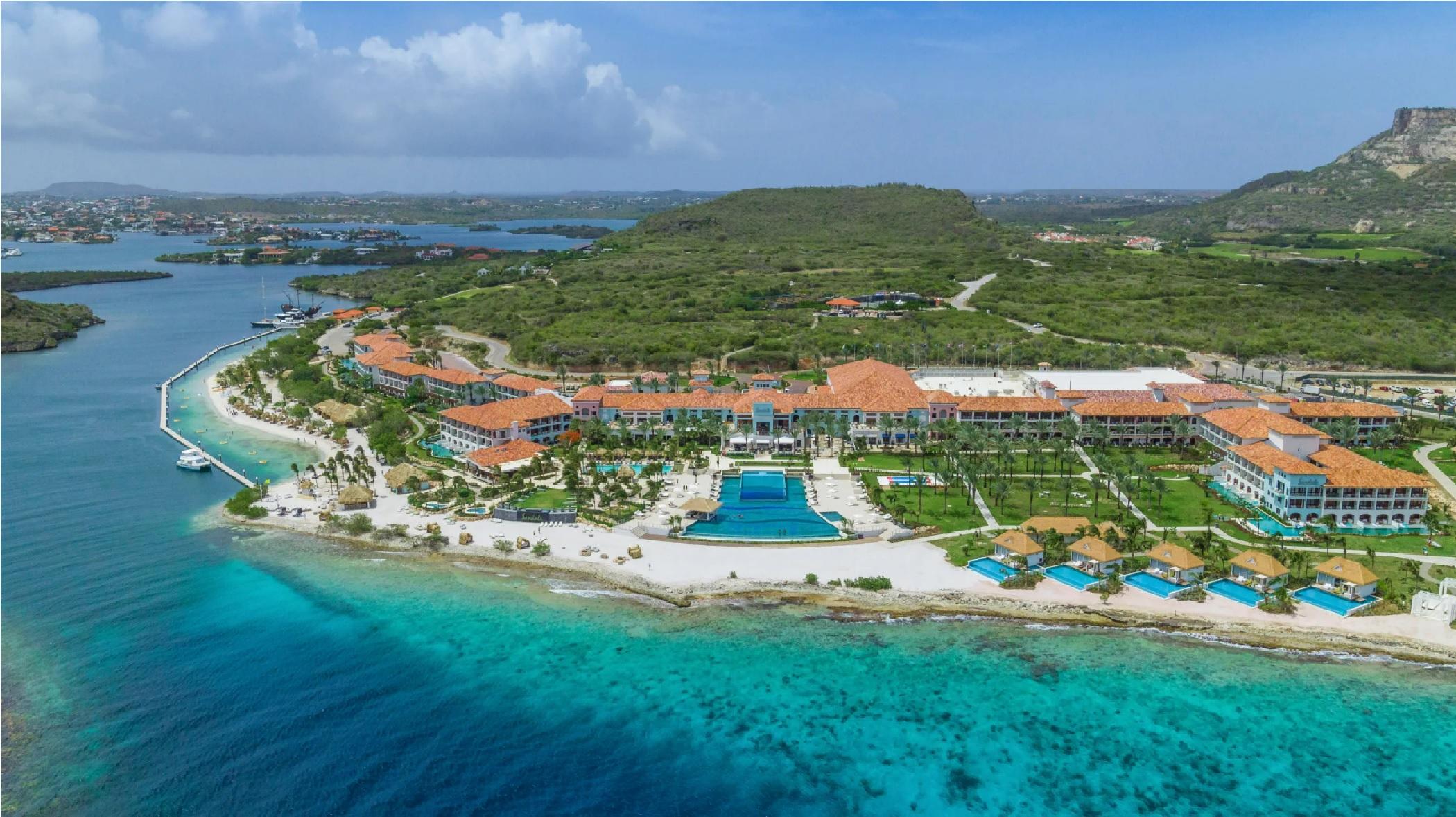 Vista Exterior Sandals Royal Curacao