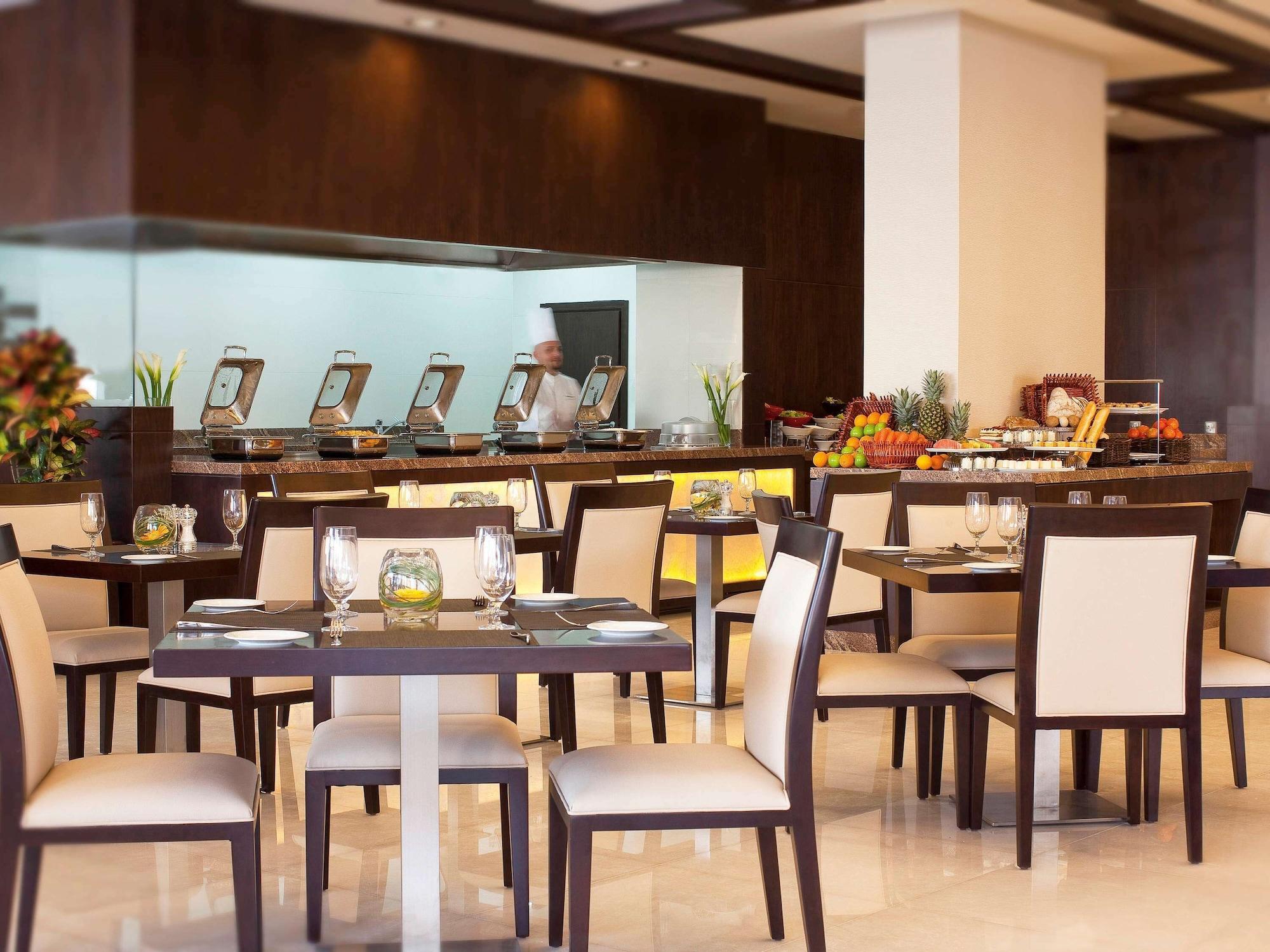 Vista Exterior Movenpick Hotel Apartments Al Mamzar Dubai