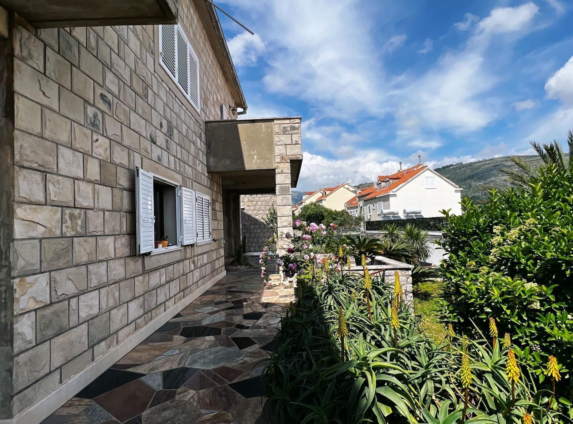 Vista Exterior Apartments Tapera