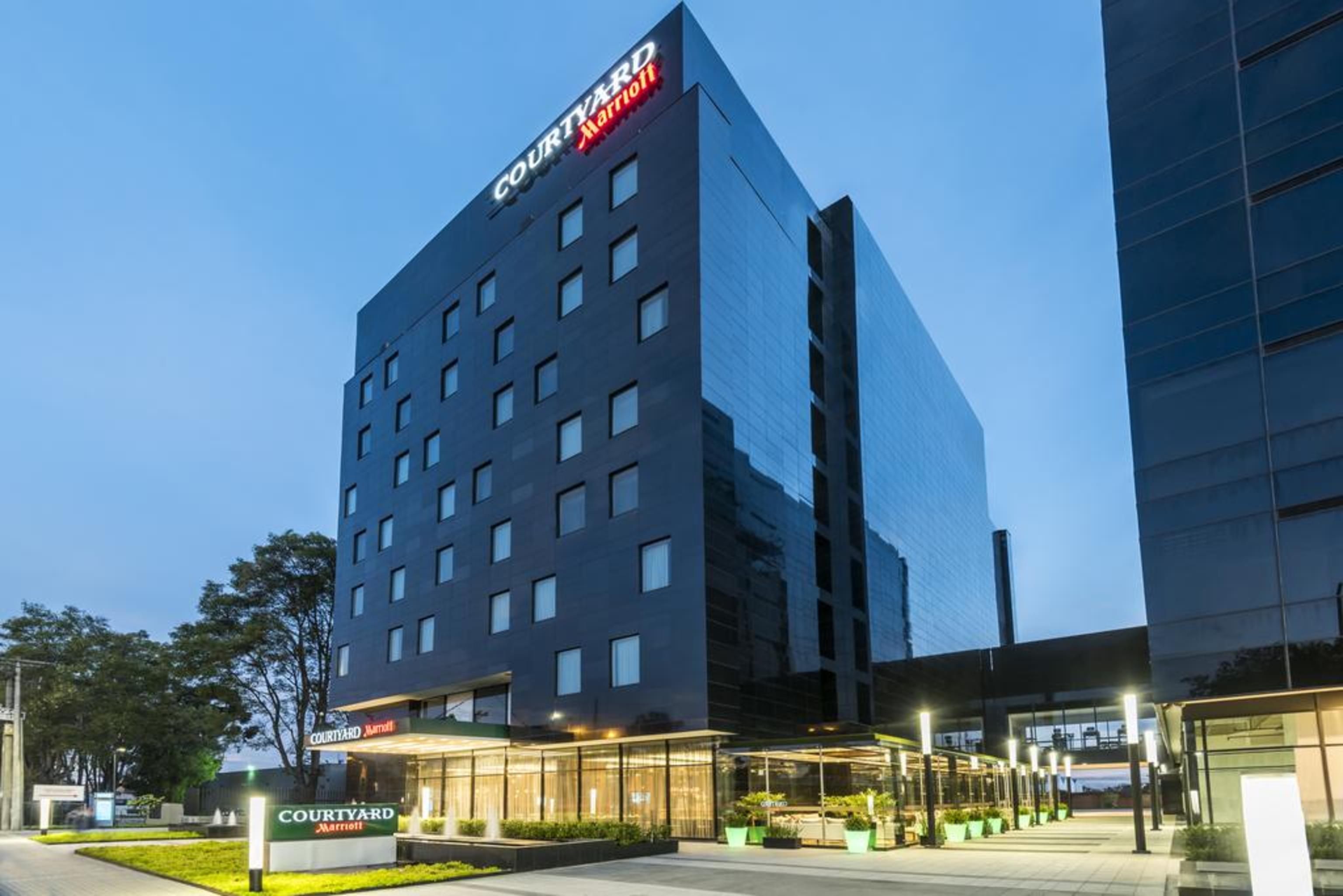 Vista Exterior Courtyard by Marriott Bogota Airport