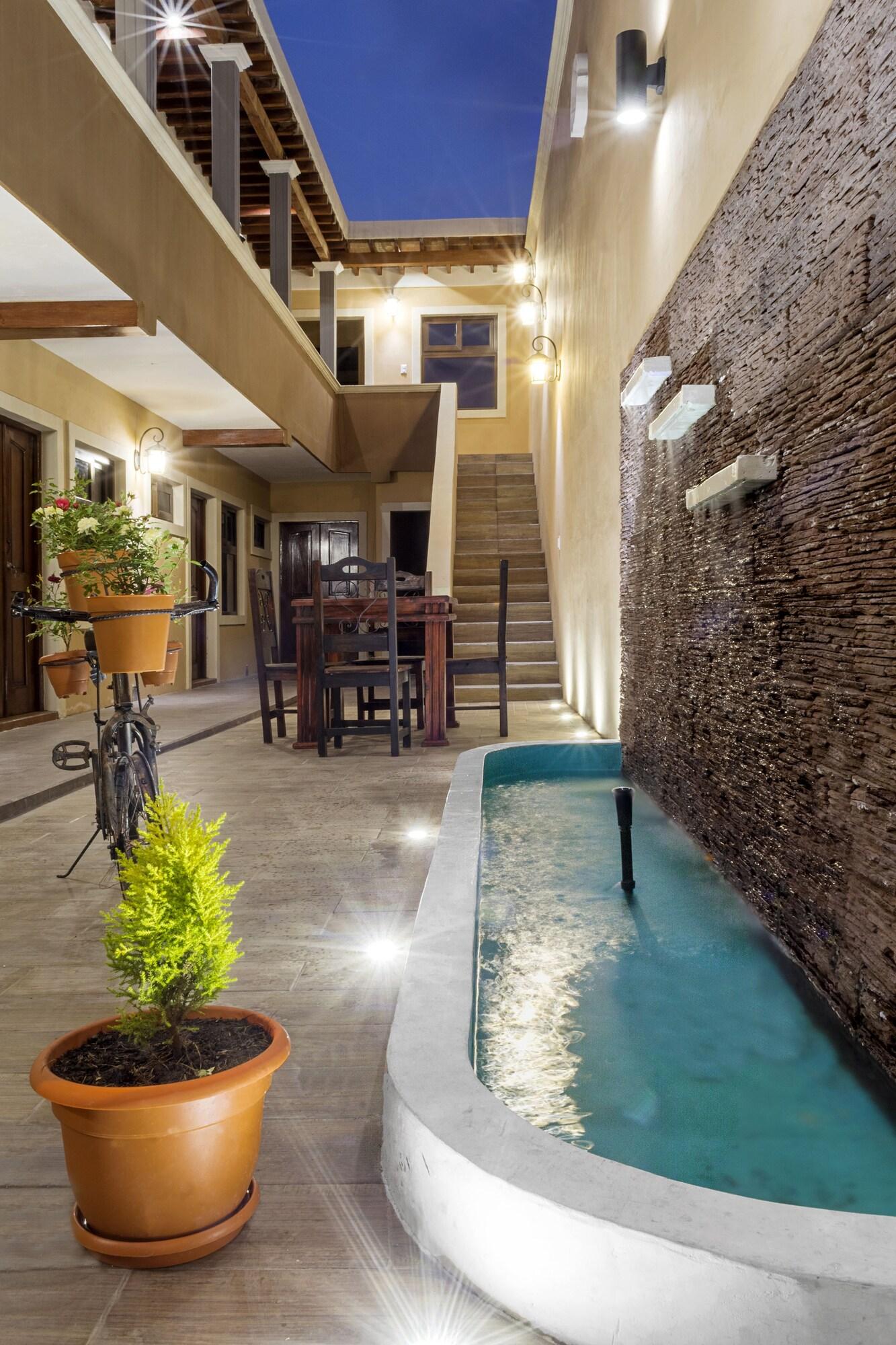 Varios Hotel Uxlanik