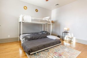 Alquiler Vacacional - Spacious 2br/2ba sleeps 10* near Festivals, Breweries & Lakefront