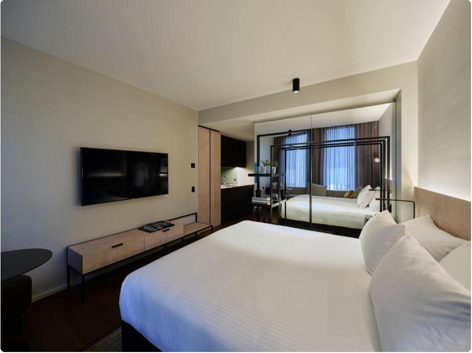 Vista Exterior A by Adina Sydney