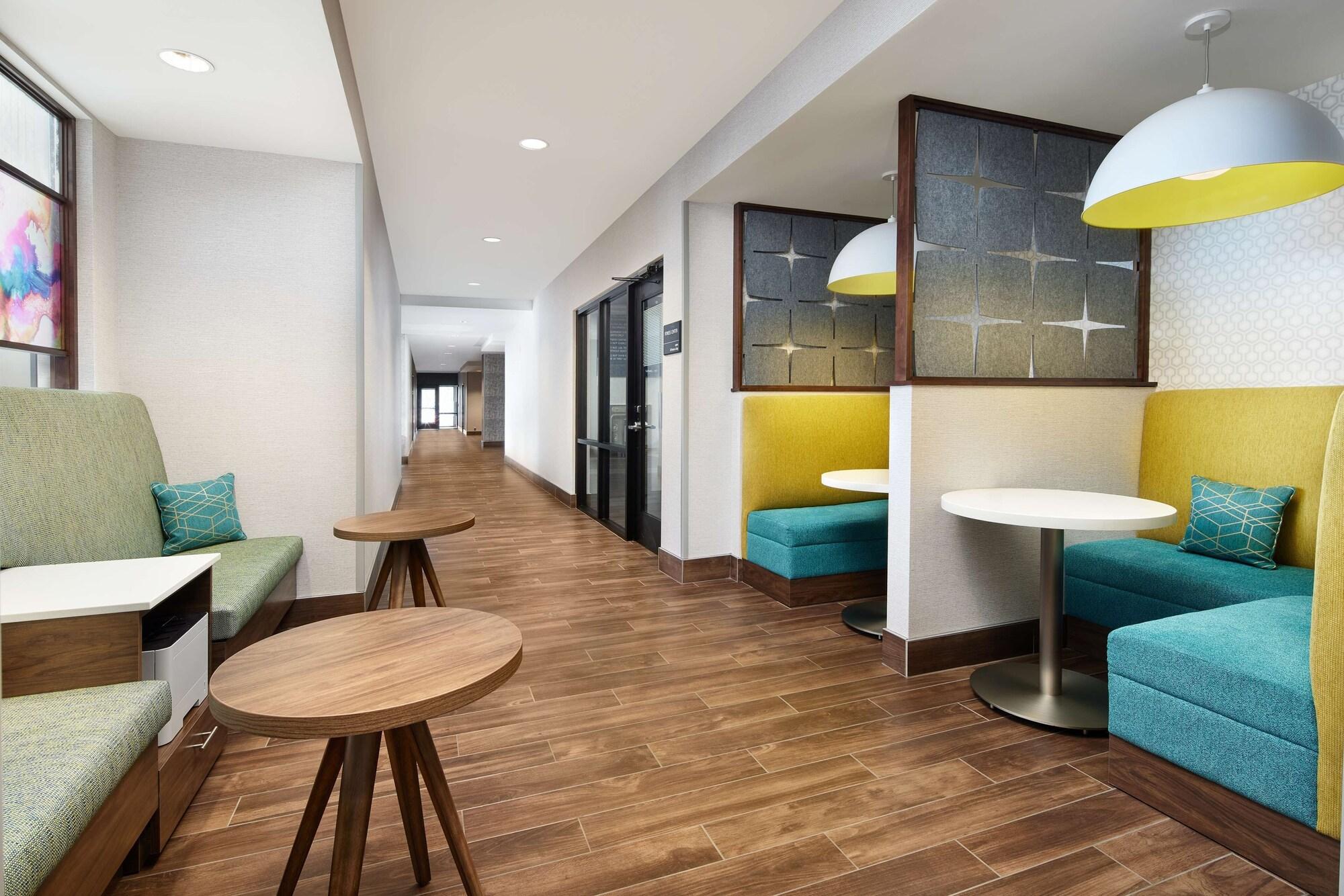 Vista Lobby Hampton Inn & Suites Franklin Indianapolis
