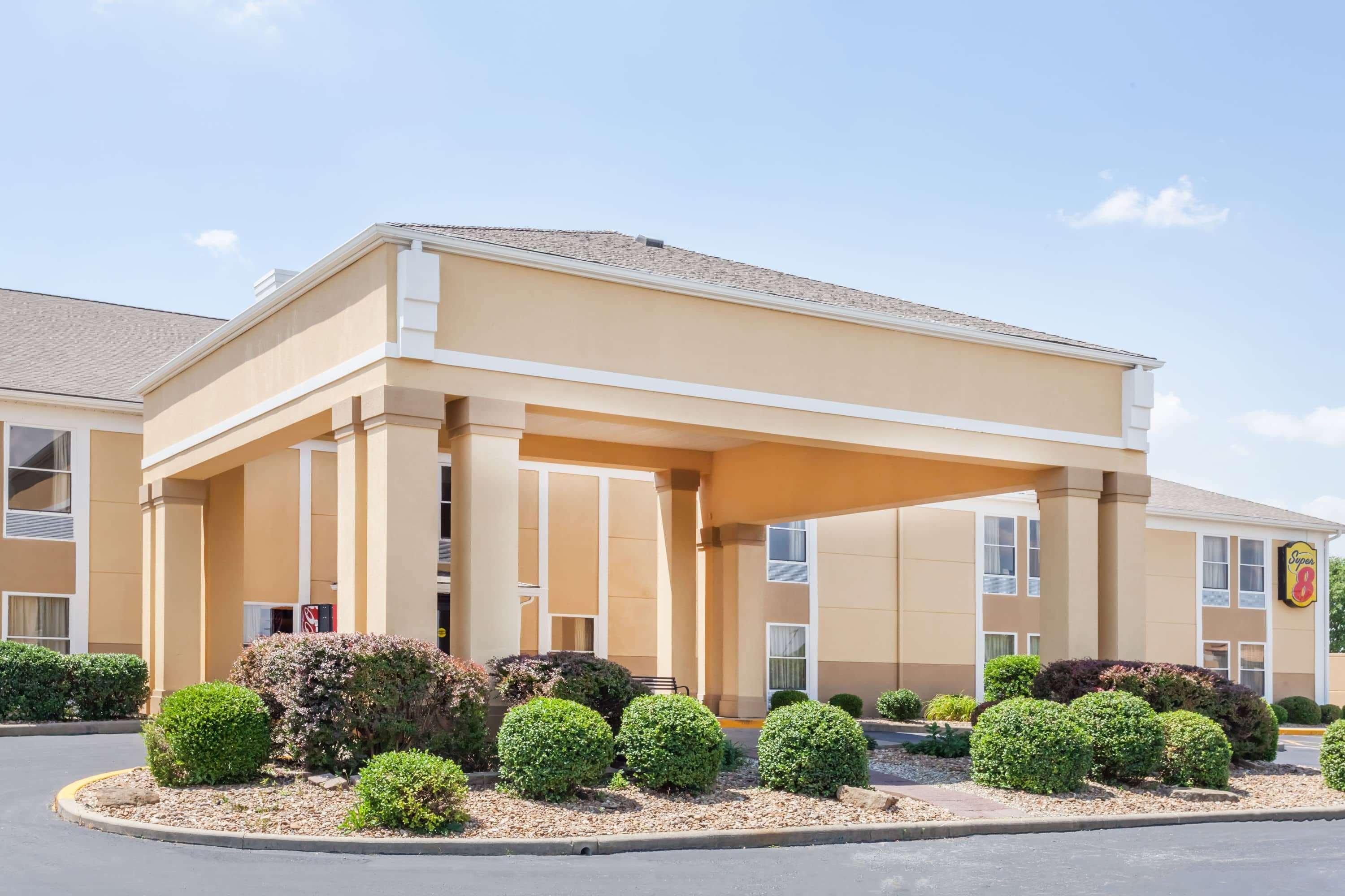 Vista Exterior Super 8 by Wyndham Evansville North