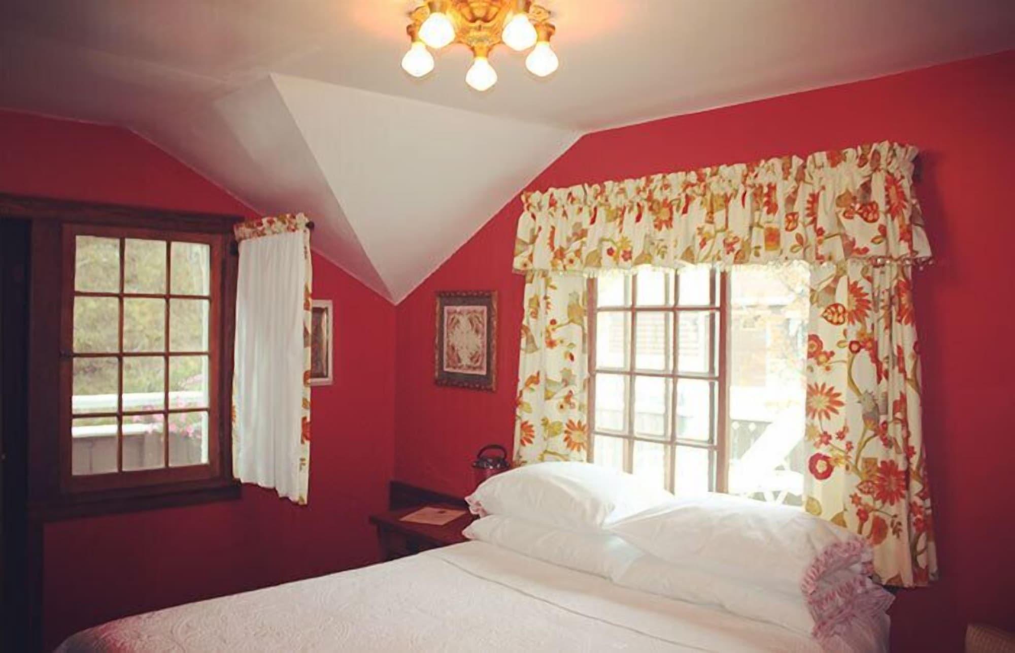 Varios Northland Lodge