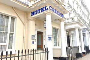 Alojamiento - Carlton Hotel