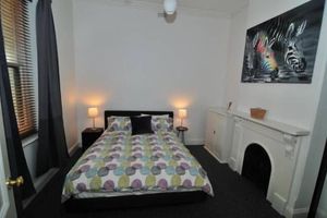 Alquiler Vacacional - Central Market Cottage: an urban retreat for you and your Pets