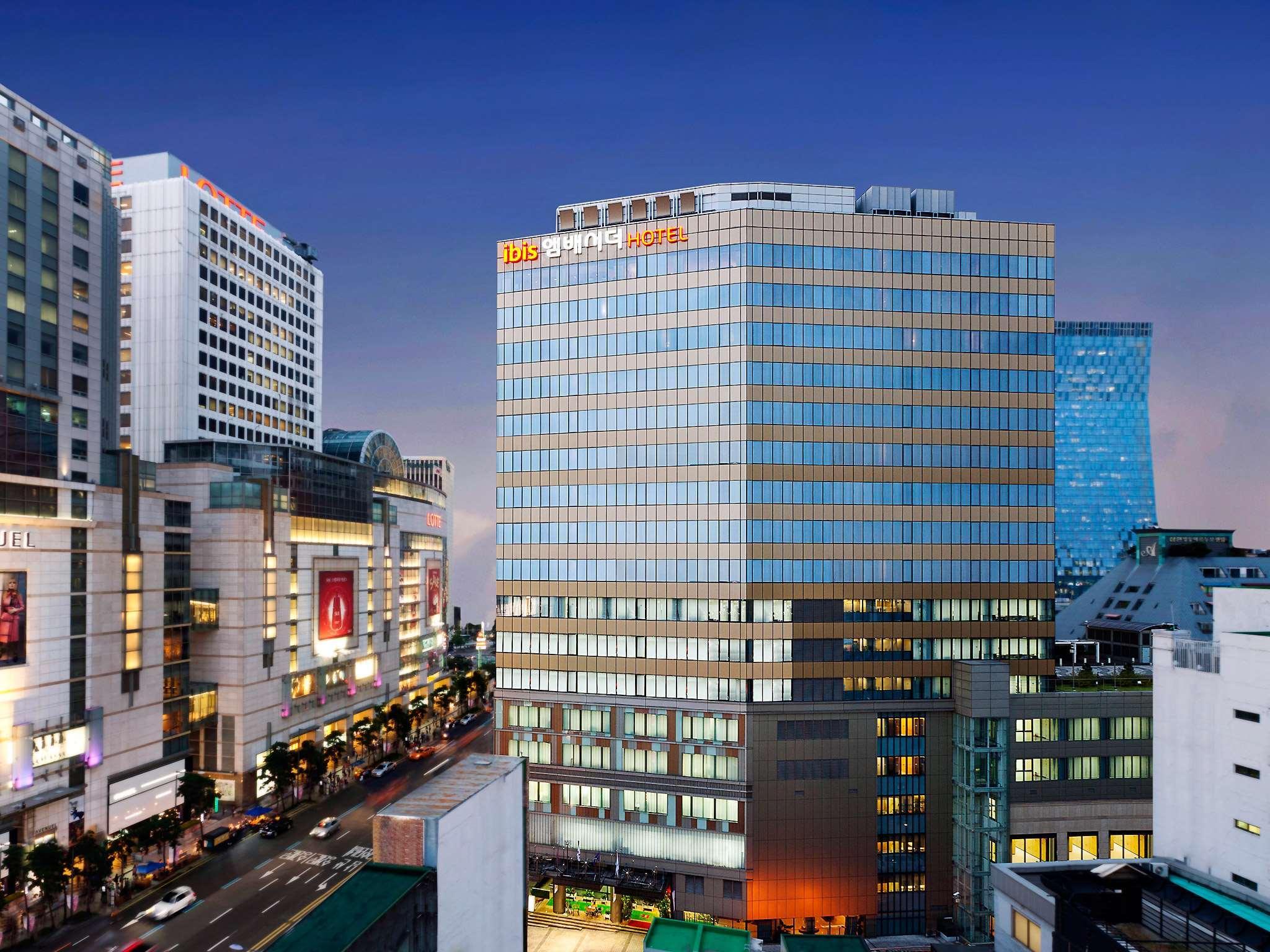 Vista Exterior ibis Ambassador Seoul Myeongdong