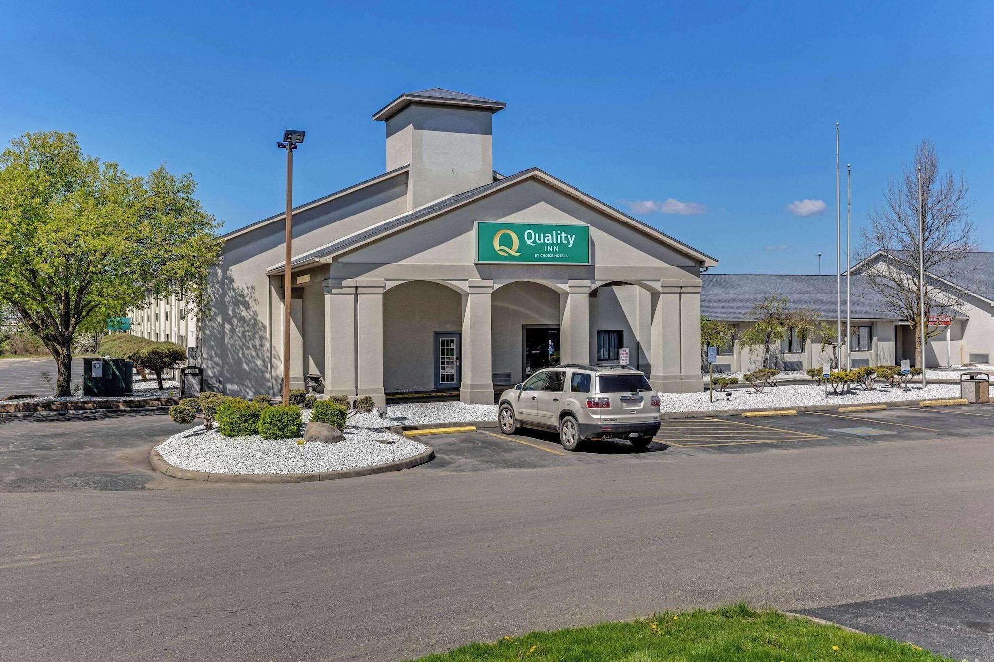 Vista Exterior Quality Inn Austintown - Youngstown West