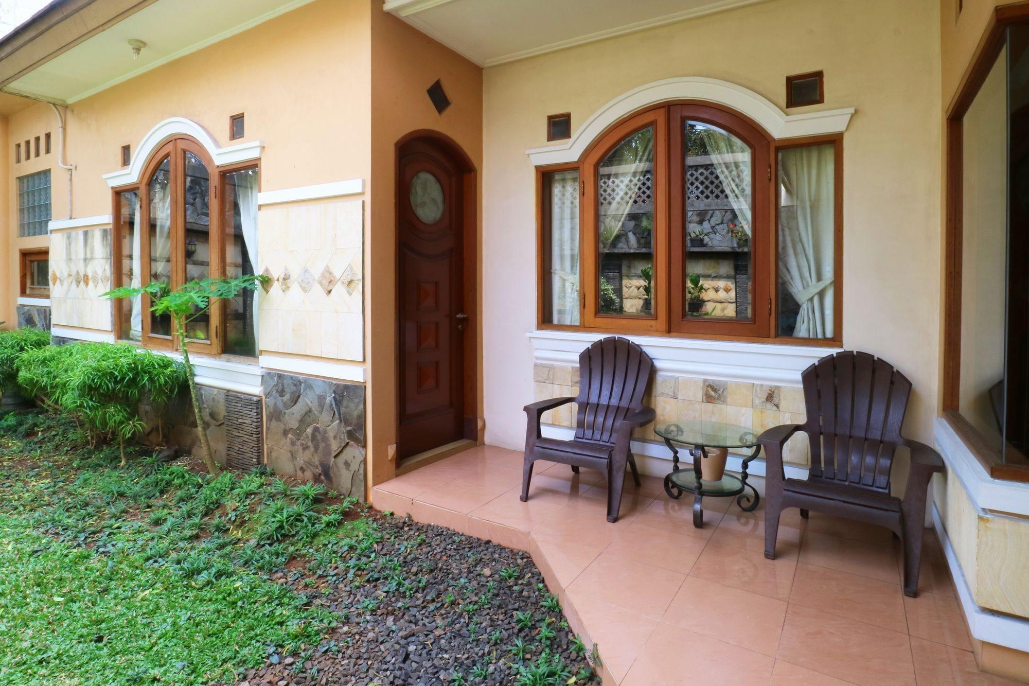 Equipamiento de Habitación Maharani Guesthouse Tebet Syariah - Hostel