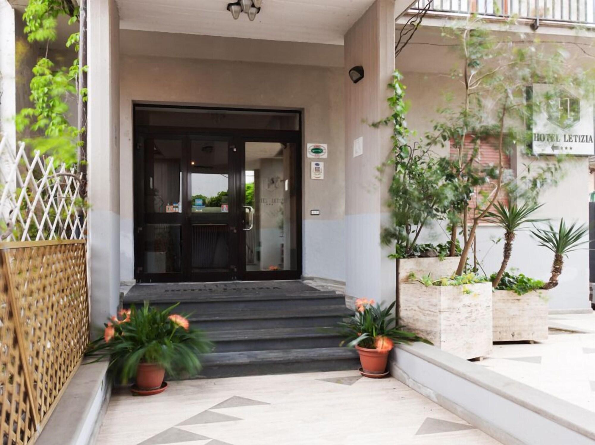 Vista Exterior Letizia Hotel
